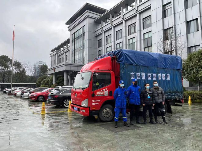 网易向杭州捐赠首批4000件抗疫物资，让一线人员过上“暖心年”